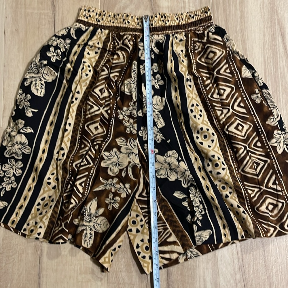Shorts - Picture 3 of 8
